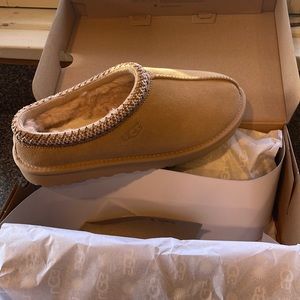 Tasman Ugg slippers size 9 Driftwood Brand new.